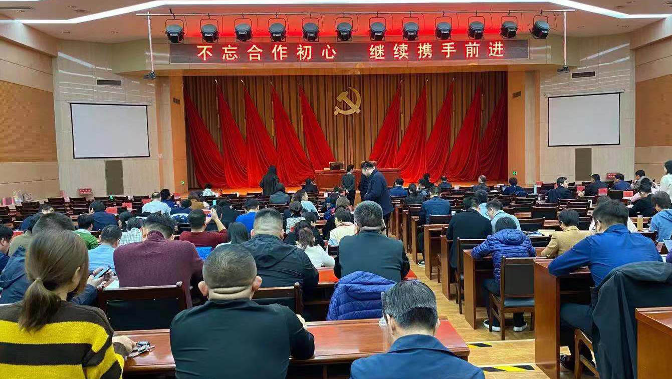 韓曉峰、張興華參加全市民主黨派和黨外人士培訓(xùn)班